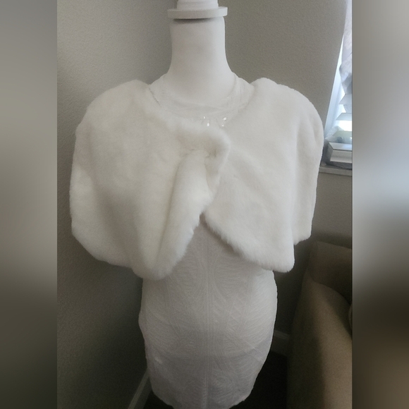 Bachelorette Bundle NWT Sequined Dress And Faux Fur Stole - Picture 11 of 11